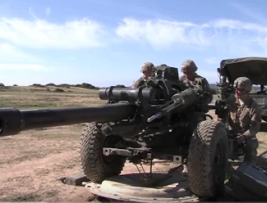 Το πανίσχυρο M119 Howitzer «δείχνει τα δόντια του»! (βίντεο)